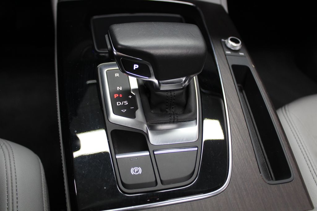 Thumbnail: 2022 Audi Q5 - 16