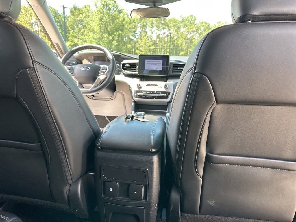2024 Silver Metallic Ford Explorer XLT RWD SUV