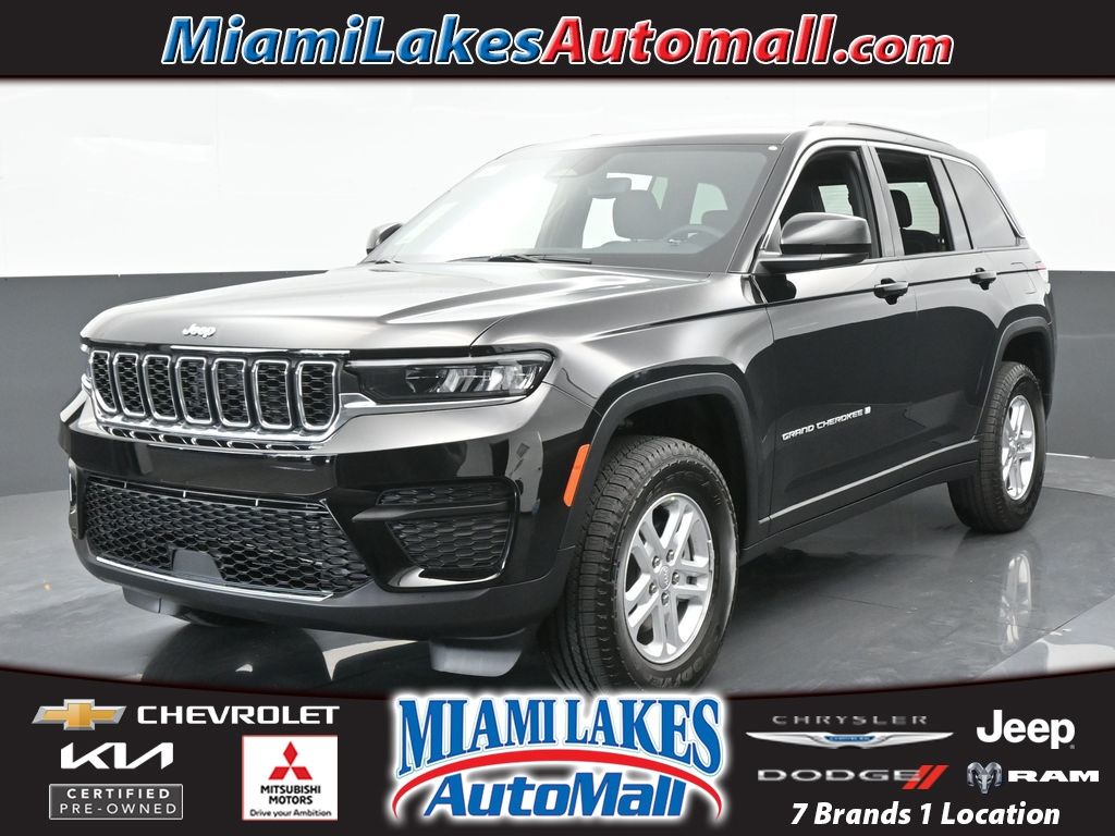 2024 Jeep Grand Cherokee Laredo's photo