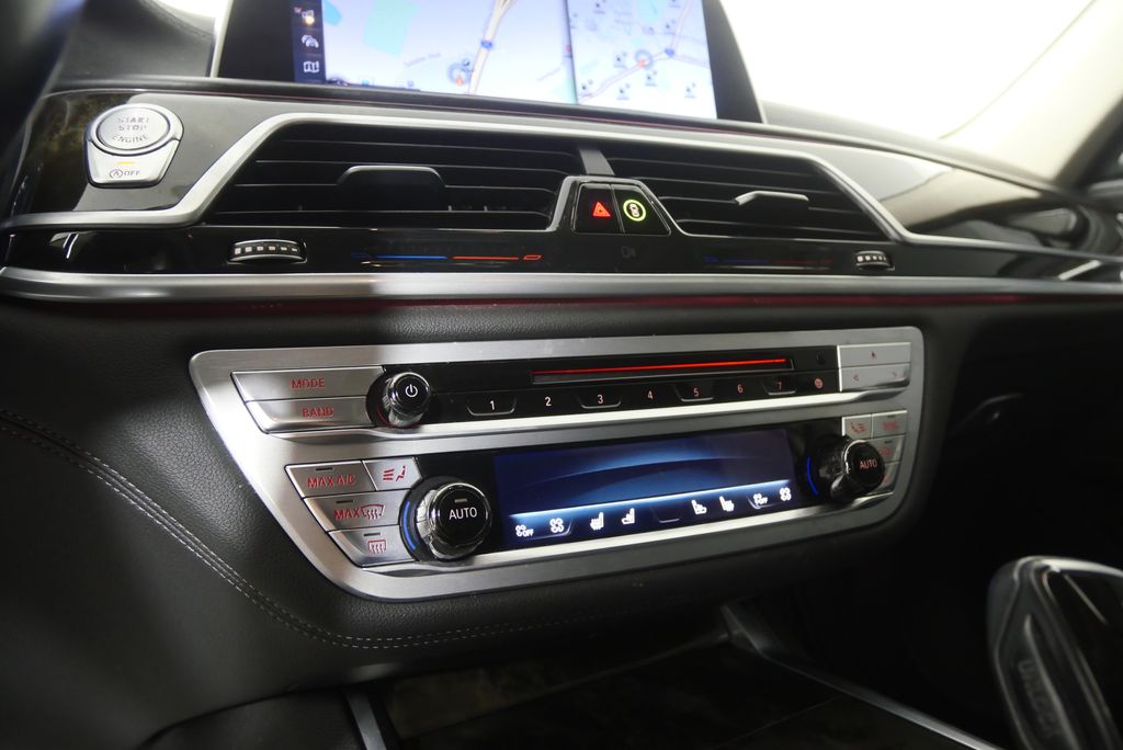 Thumbnail: 2017 BMW 7 Series - 23