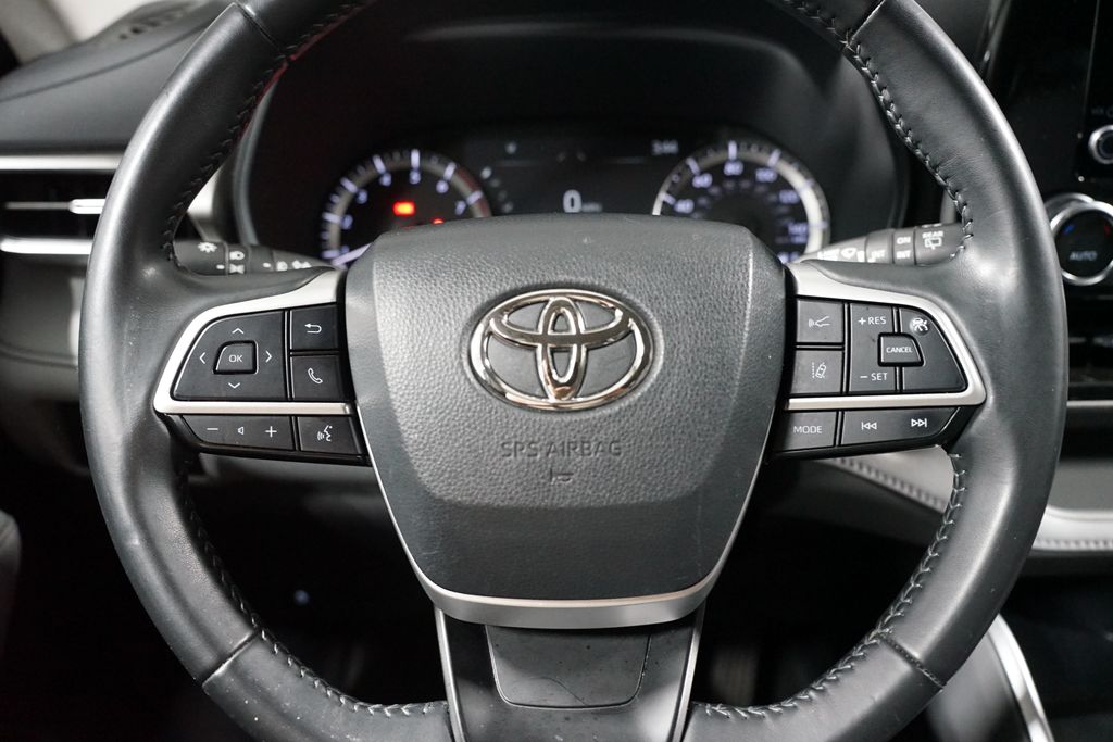 Thumbnail: 2023 Toyota Highlander - 12