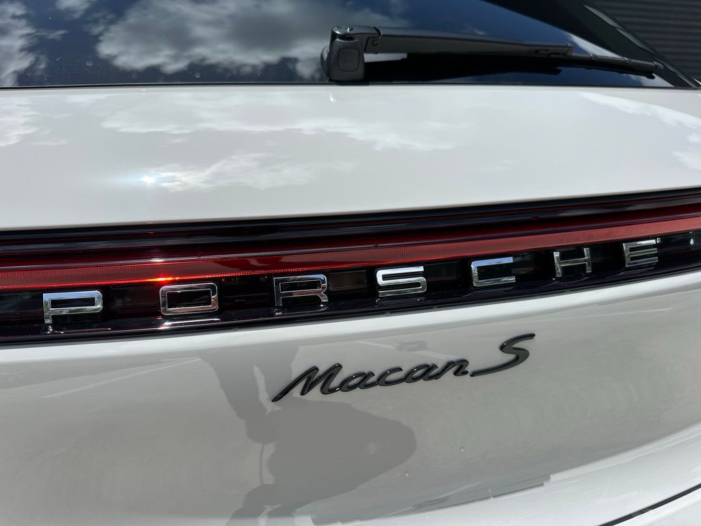 Thumbnail: 2025 Porsche Macan - 12