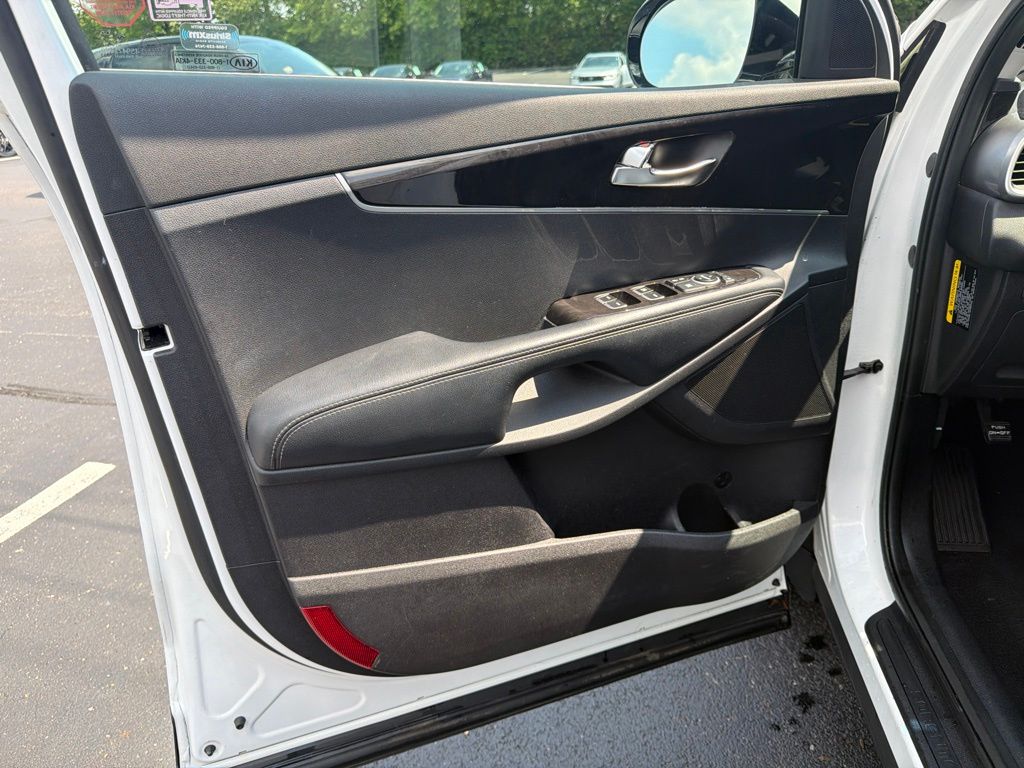 Thumbnail: 2016 Kia Sorento - 17