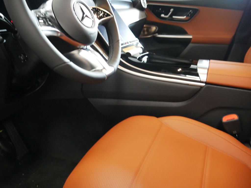 Thumbnail: 2026 Mercedes-Benz GLC - 18
