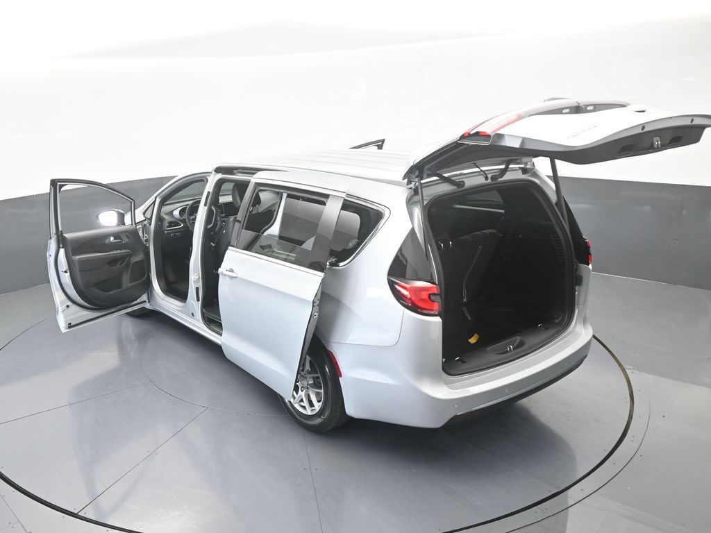 New 2026 Silver Mist Clearcoat Chrysler Select image 64