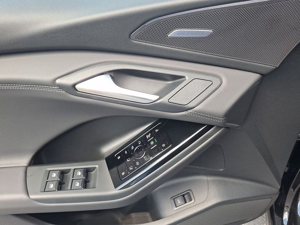 Thumbnail: 2025 Audi Q6 e-tron - 11