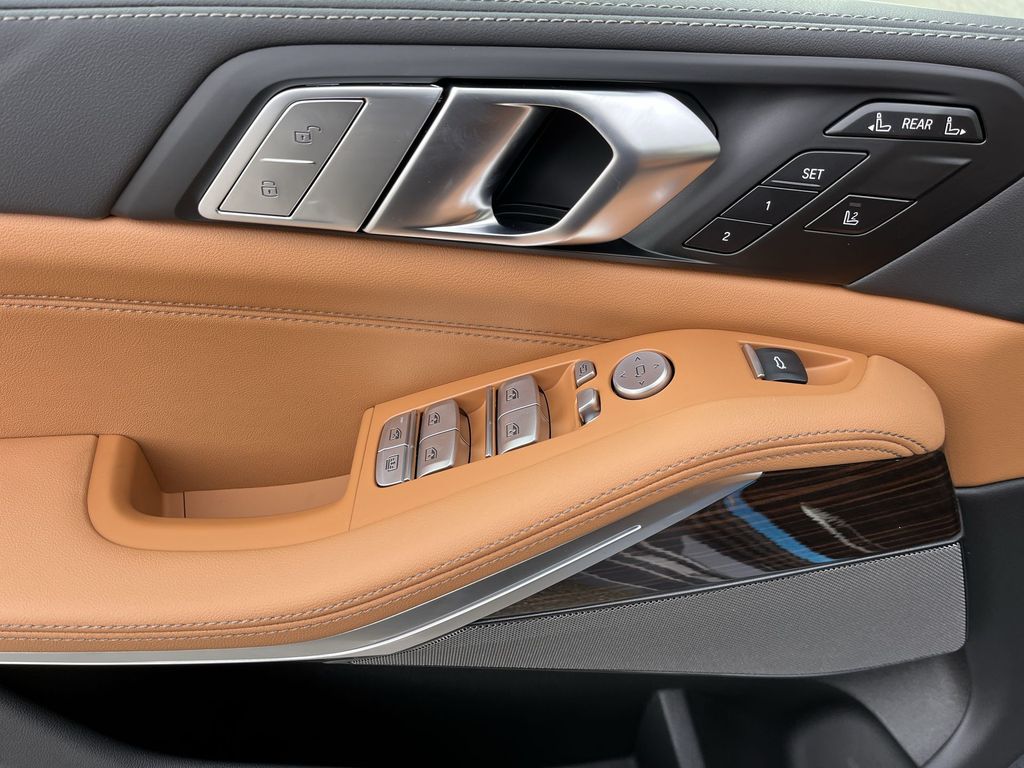 Thumbnail: 2026 BMW X7 - 13