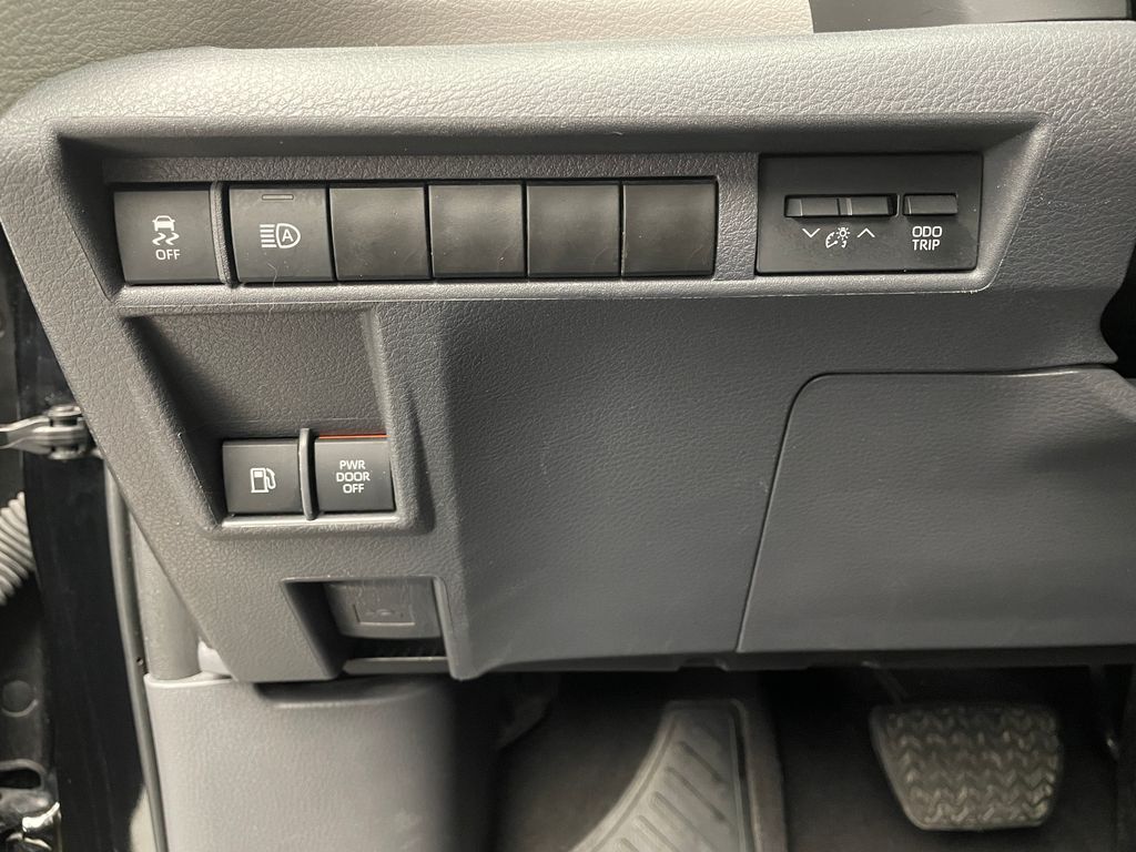 2023 Toyota Sienna XLE 26