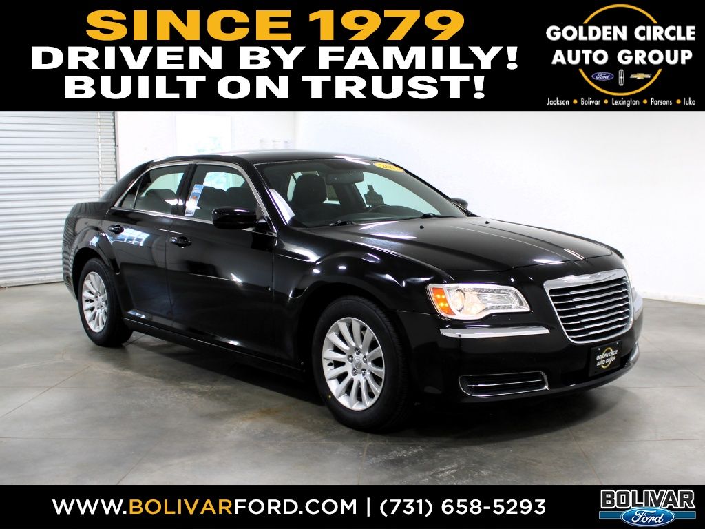 Gloss Black 2012 Chrysler 300 Sedan Rear-Wheel Drive 8-Speed Automatic