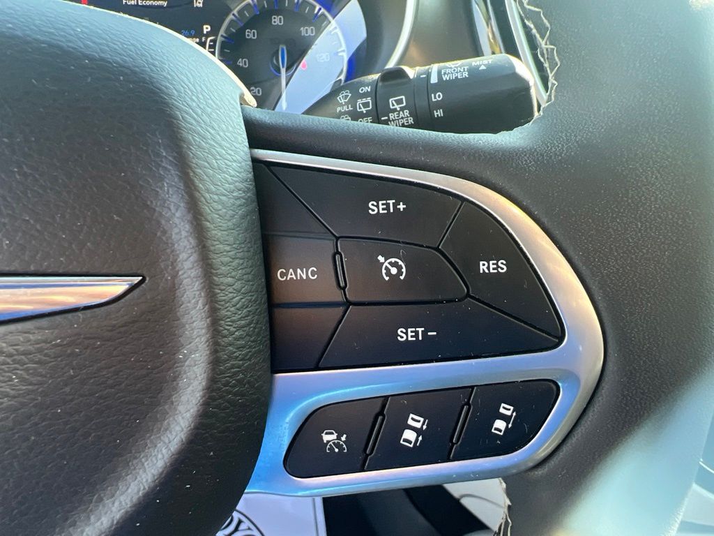 Used 2023 Chrysler Pacifica Van