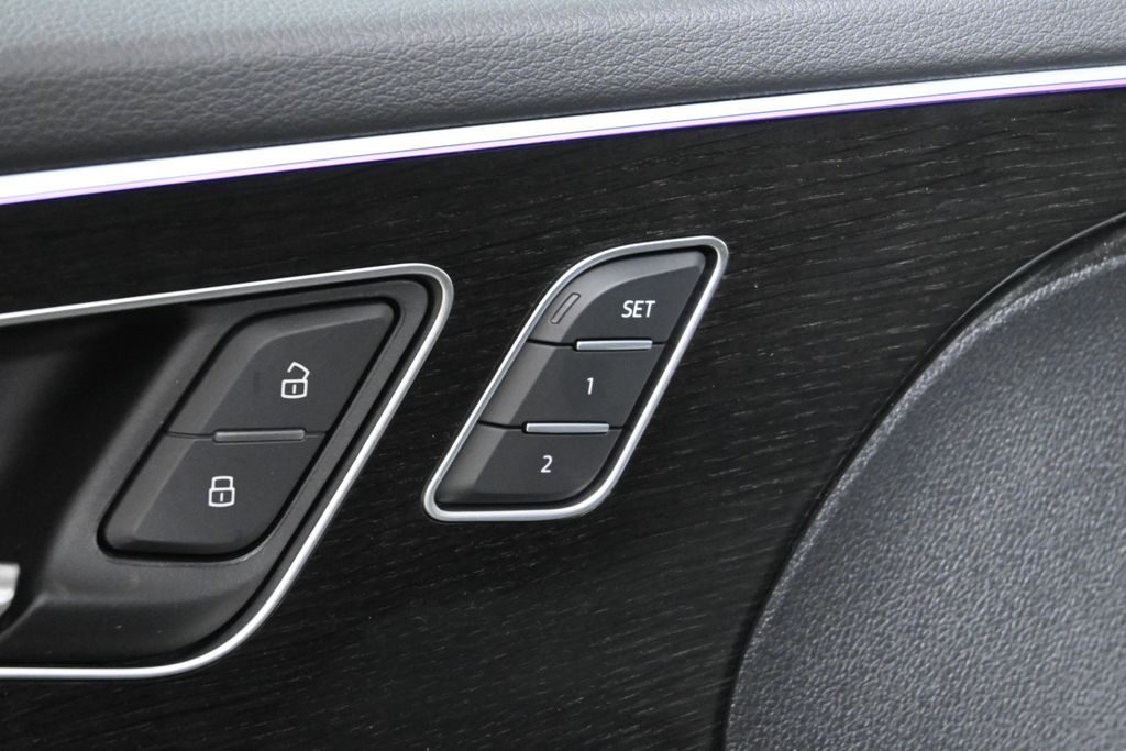 Thumbnail: 2026 Audi Q8 - 24