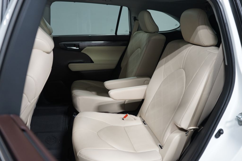 Thumbnail: 2020 Toyota Highlander - 31