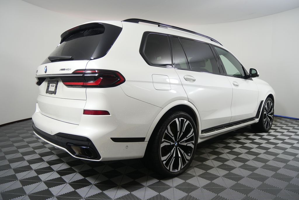 Thumbnail: 2023 BMW X7 - 3