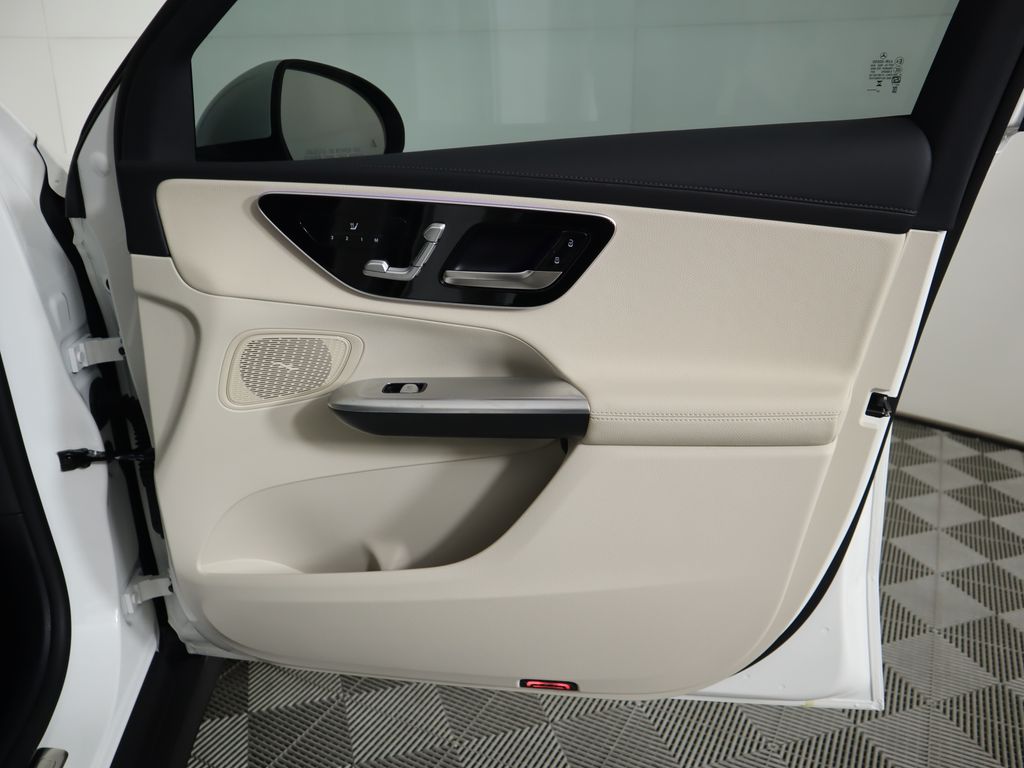 2025 Mercedes-Benz GLC 300 26