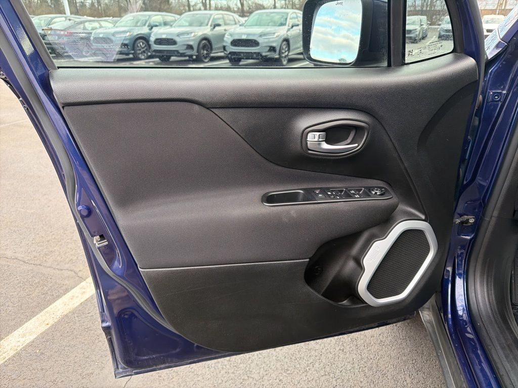 Thumbnail: 2018 Jeep Renegade - 18