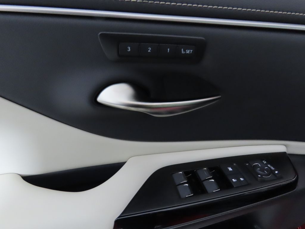 Thumbnail: 2025 Lexus ES - 23