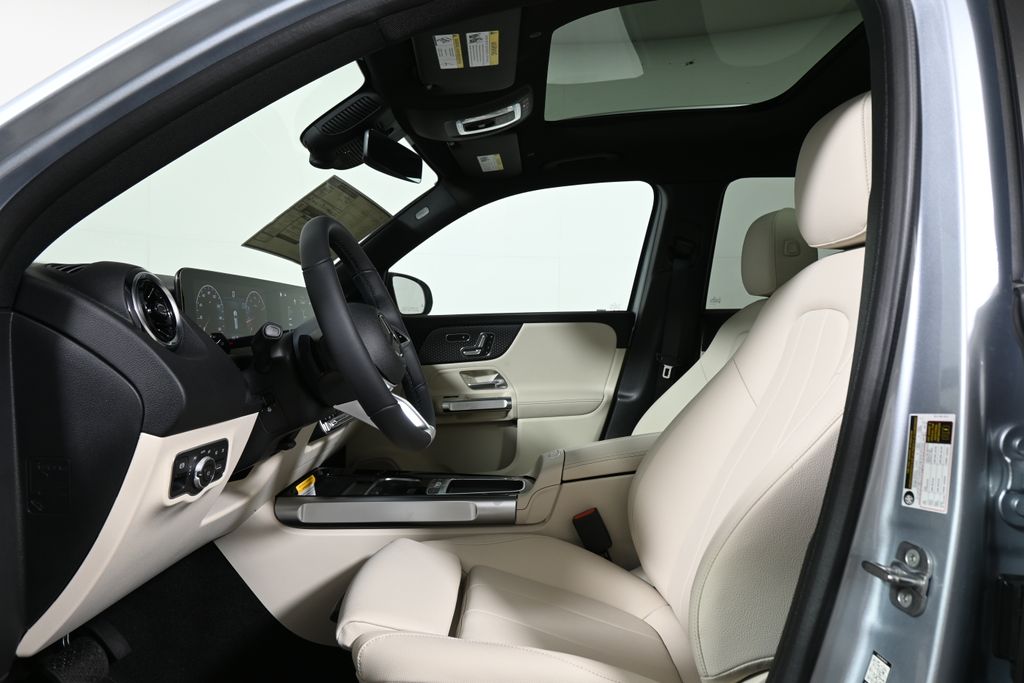 Thumbnail: 2026 Mercedes-Benz GLB - 3