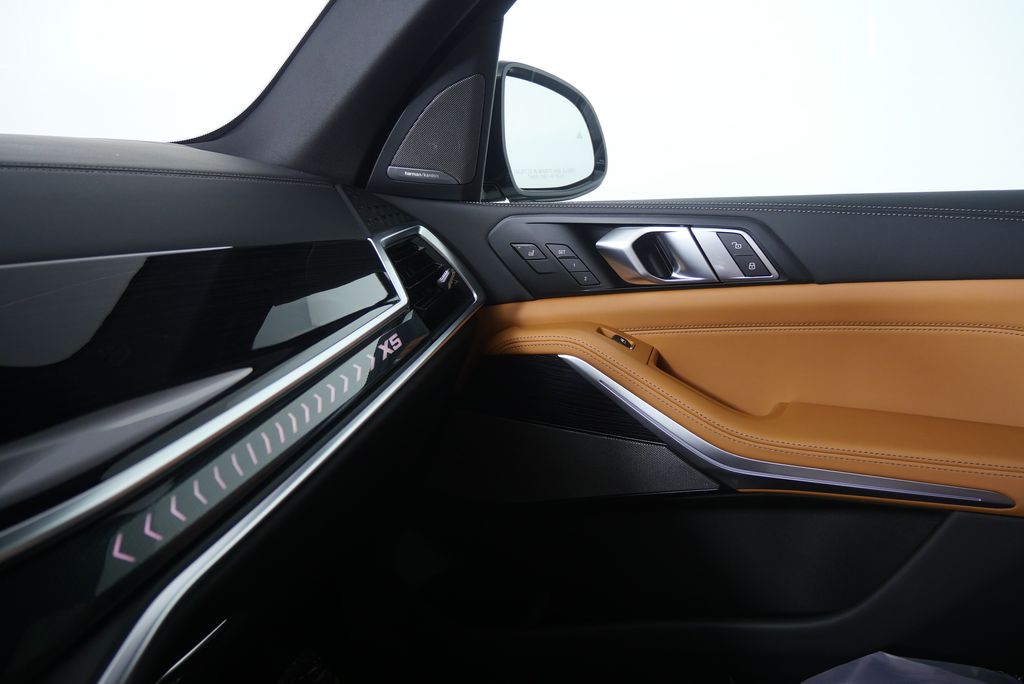 Thumbnail: 2026 BMW X5 - 25