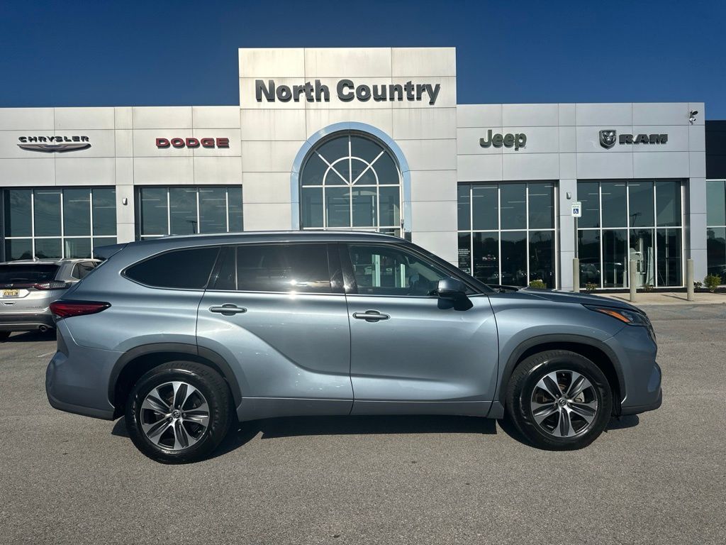 Moon Dust 2020 Toyota Highlander SUV / Crossover Front-Wheel Drive 8-Speed Automatic