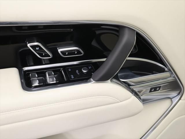 Thumbnail: 2025 Land Rover Range Rover - 24