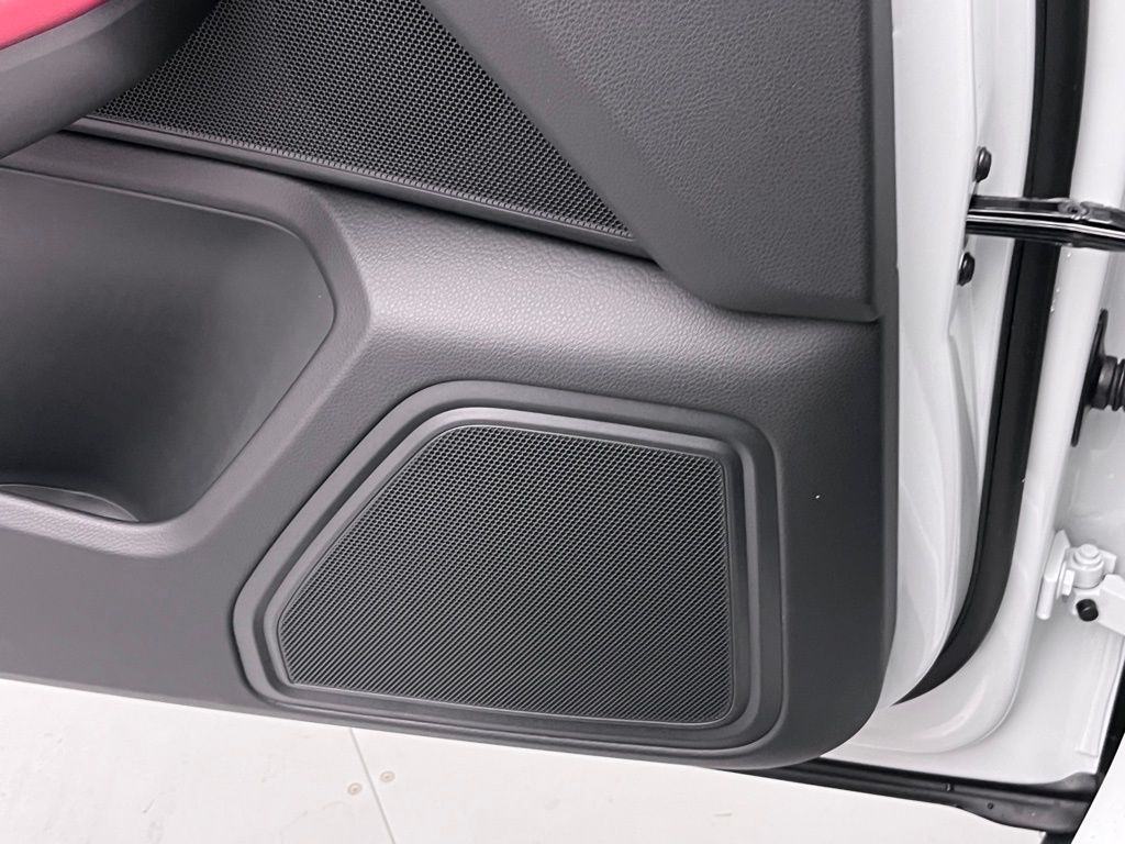 2025 Porsche Macan  20