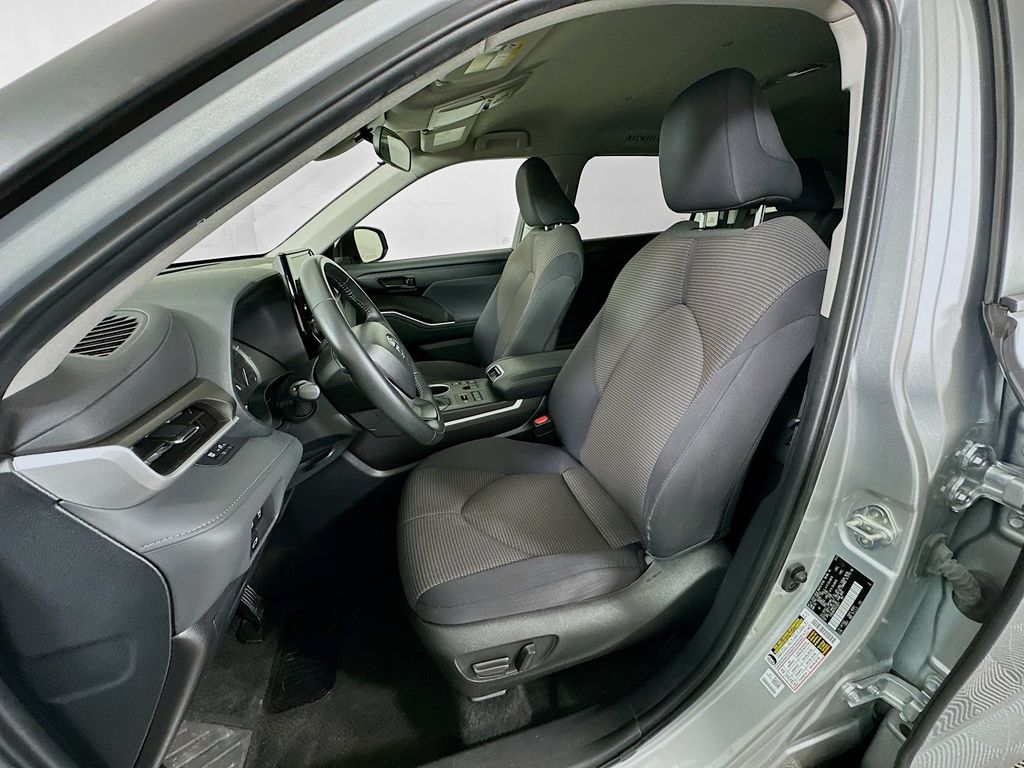 Thumbnail: 2024 Toyota Highlander - 20