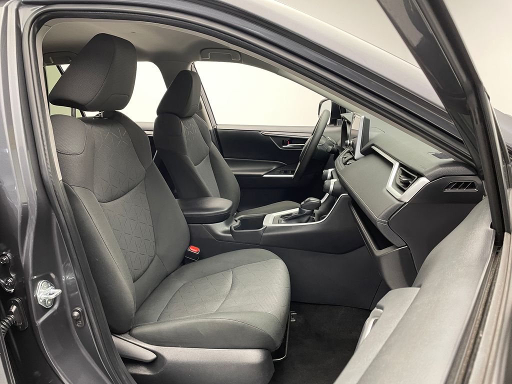 2023 Toyota RAV4 XLE 18