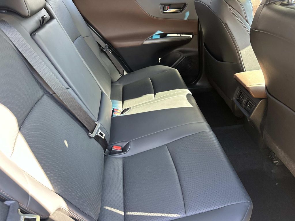 Thumbnail: 2023 Toyota Venza - 22