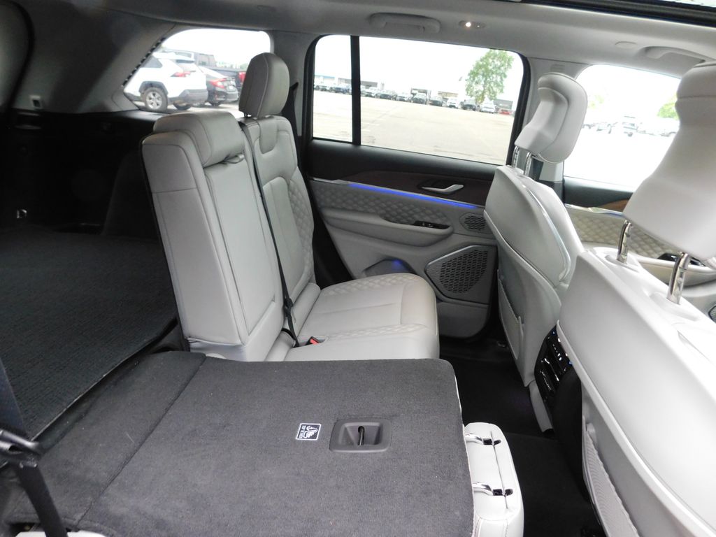 2023 Jeep Grand Cherokee Summit 5
