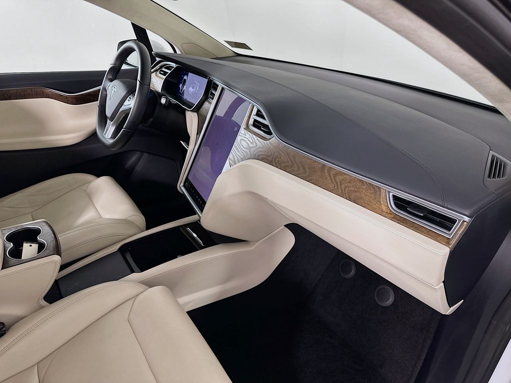 Thumbnail: 2018 Tesla Model X - 28