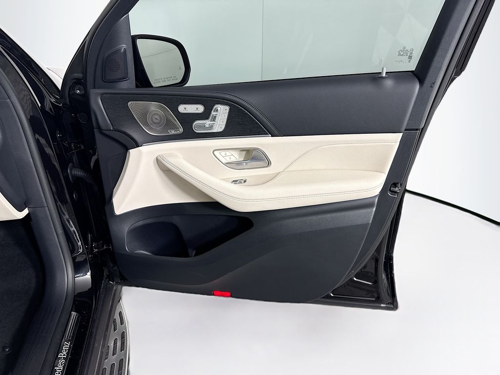 Thumbnail: 2026 Mercedes-Benz GLE - 26