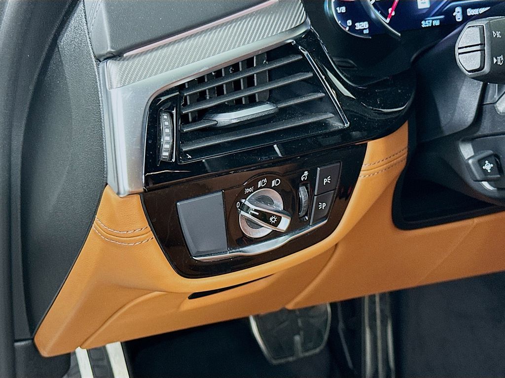 Thumbnail: 2019 BMW M5 - 10