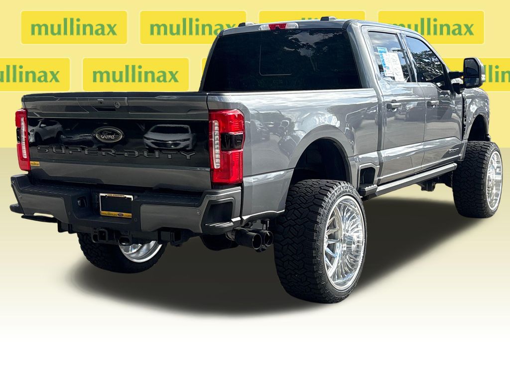 Used 2024  Ford Lariat image 4