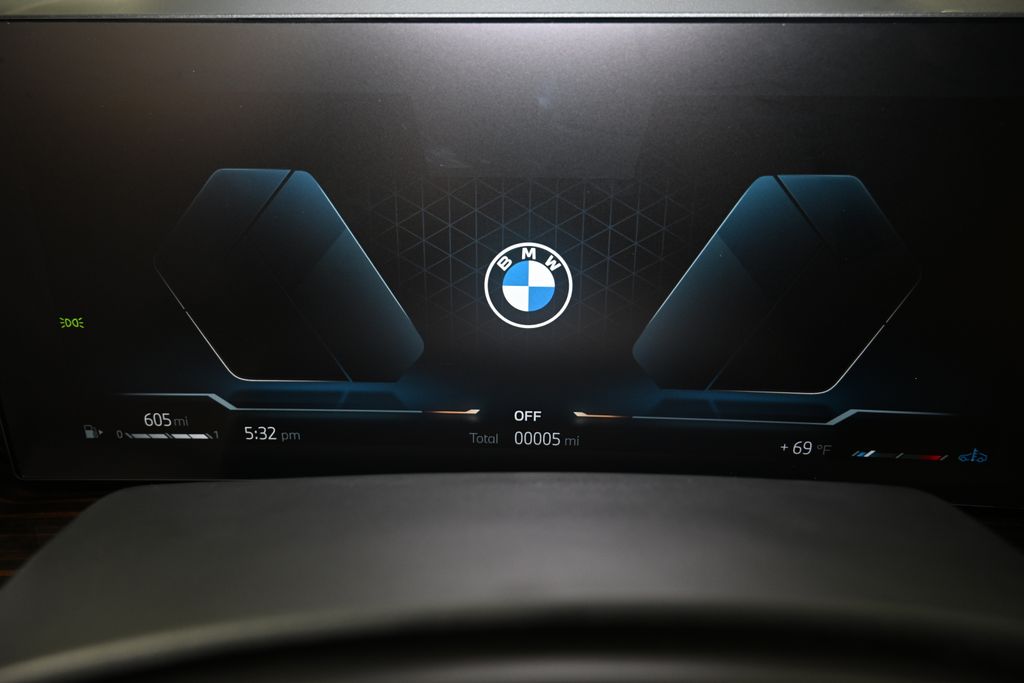 Thumbnail: 2026 BMW X7 - 27