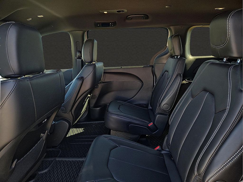 New 2026 Chrysler Pacifica For Sale in Farmington, AR