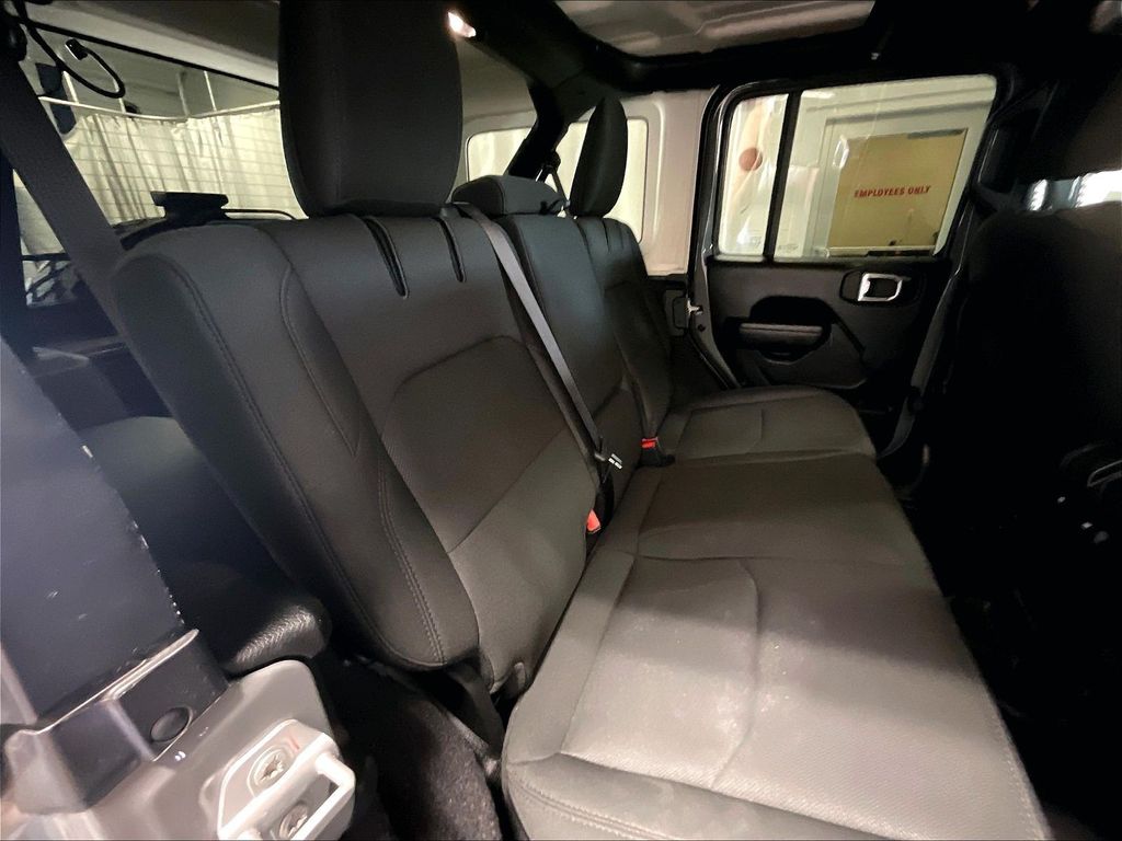 2023 Jeep Wrangler — photo 16