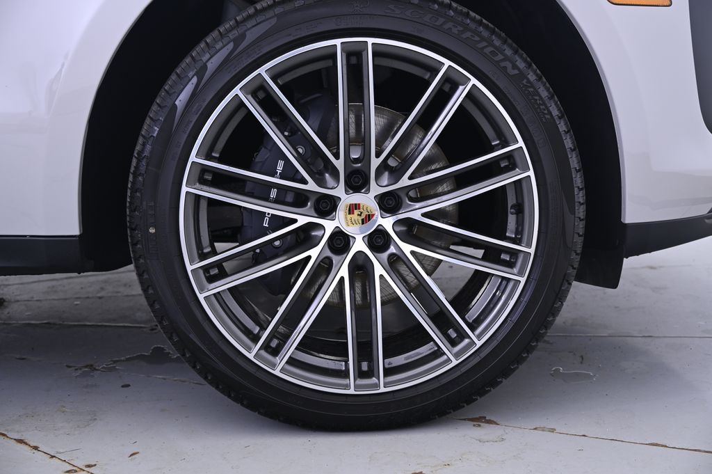 Thumbnail: 2026 Porsche Macan - 14