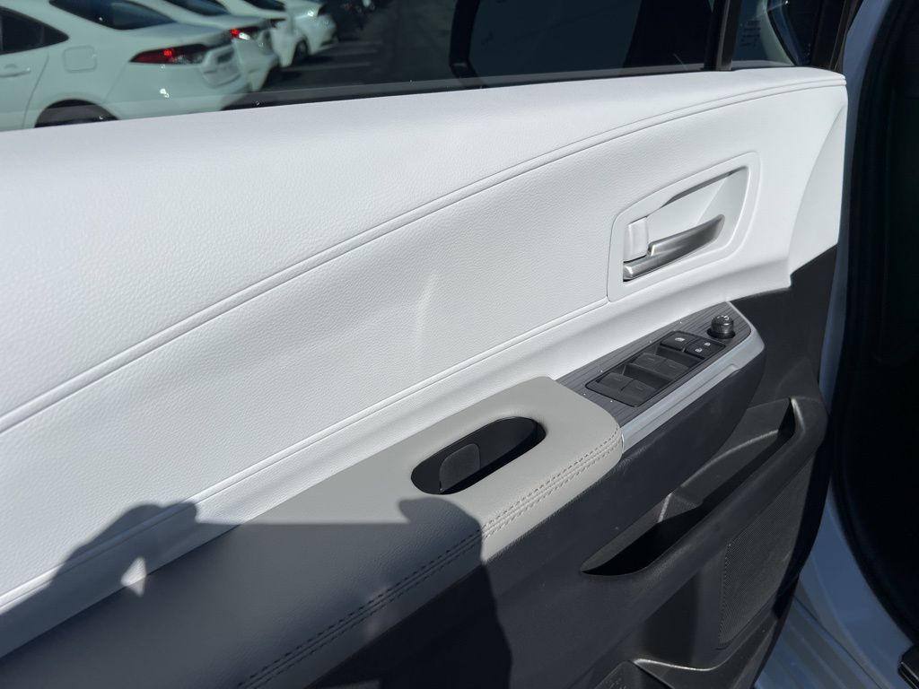 Thumbnail: 2025 Toyota Sienna - 14