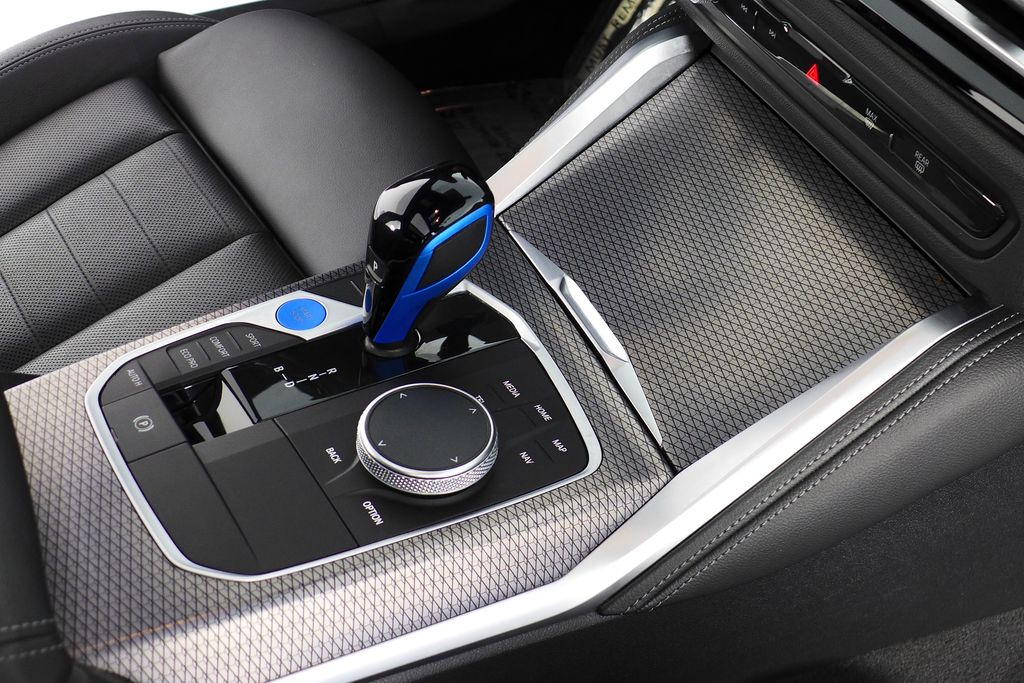 Thumbnail: 2022 BMW i4 - 15