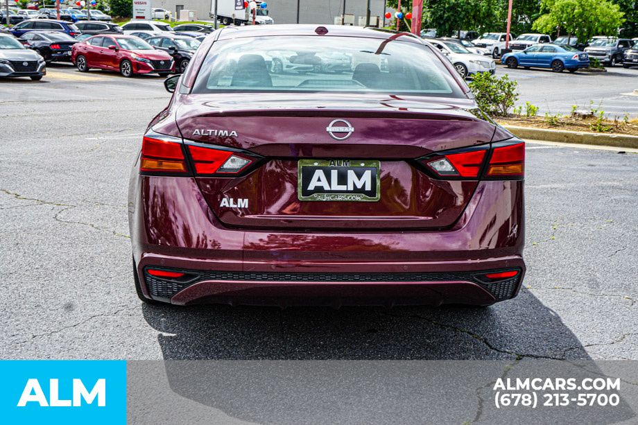 Used 2025 Red Nissan 2.5 SV image 11