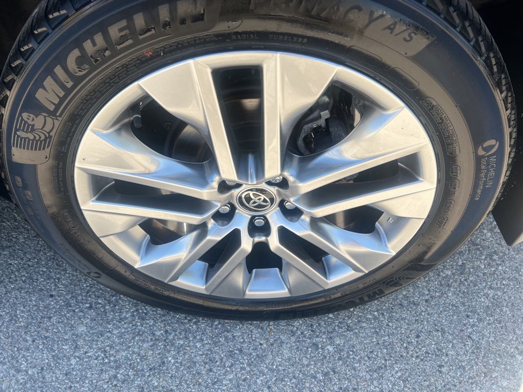 2022 Toyota RAV4 XLE Premium photo