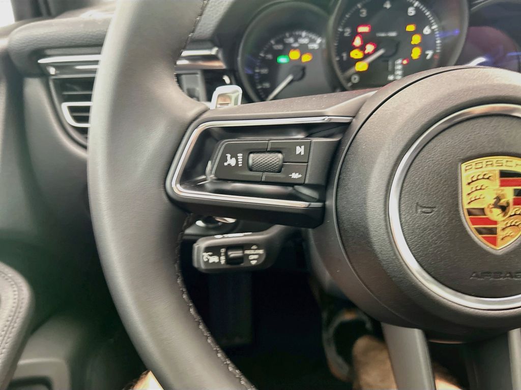 Thumbnail: 2026 Porsche Macan - 13