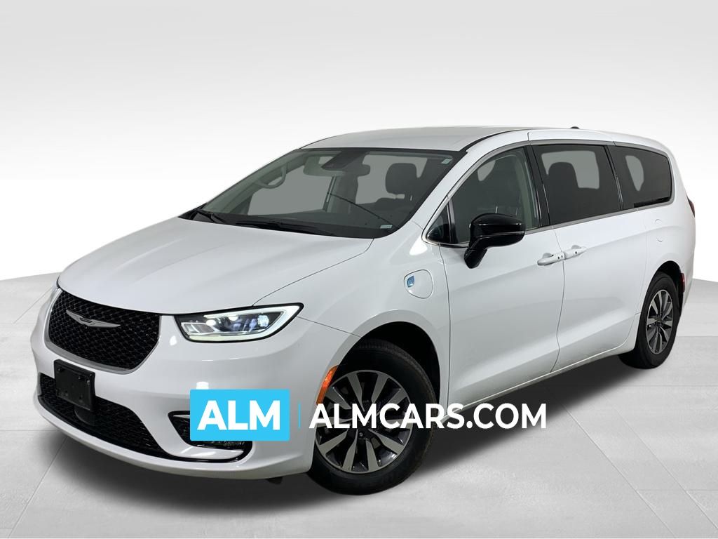 2024 Chrysler Pacifica PHEV Select's photo