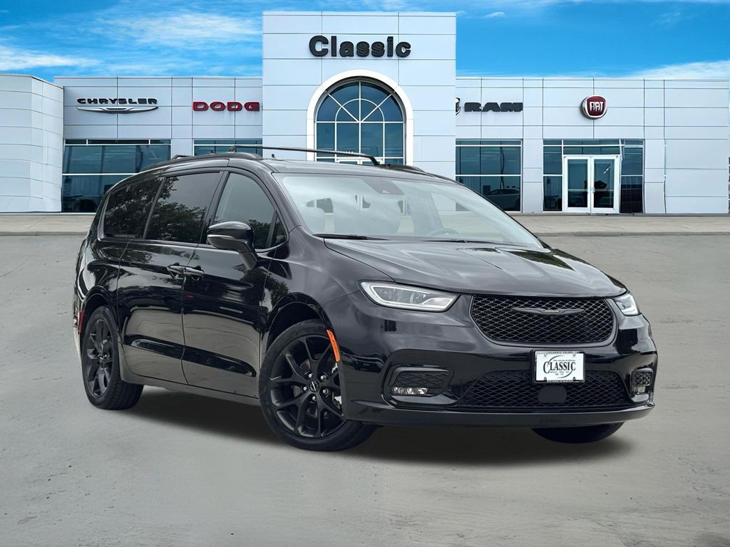 Diamond Black Crystal Pearlcoat 2025 Chrysler Pacifica Minivan Front-Wheel Drive 9-Speed Automatic