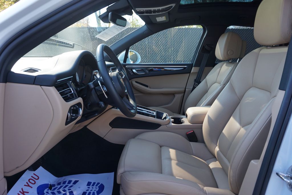 Thumbnail: 2024 Porsche Macan - 9