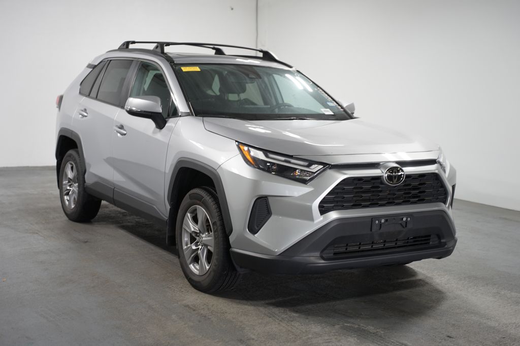 2024 Toyota RAV4 XLE 3