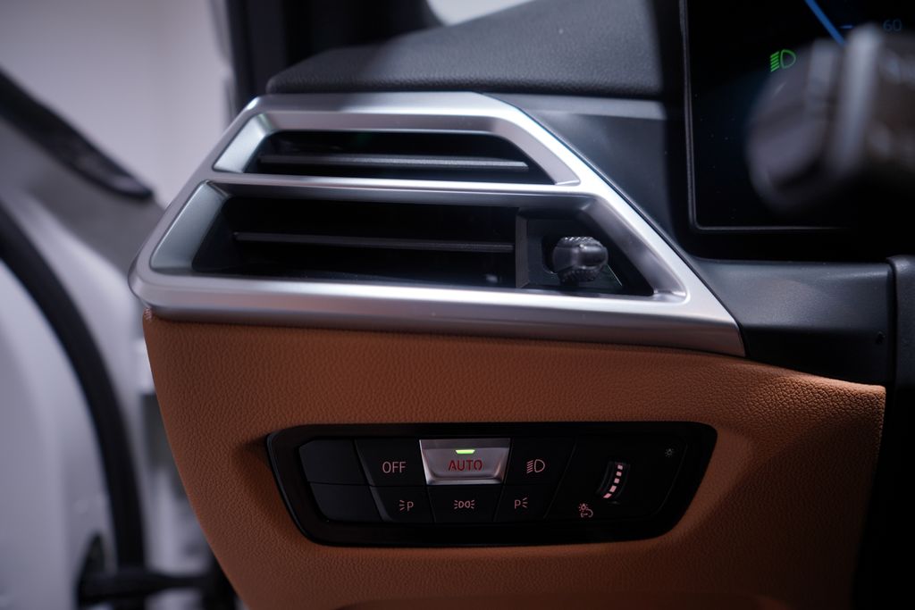 Thumbnail: 2025 BMW 3 Series - 19