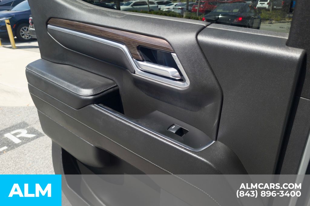 Used 2025 Summit White Chevrolet LT image 26