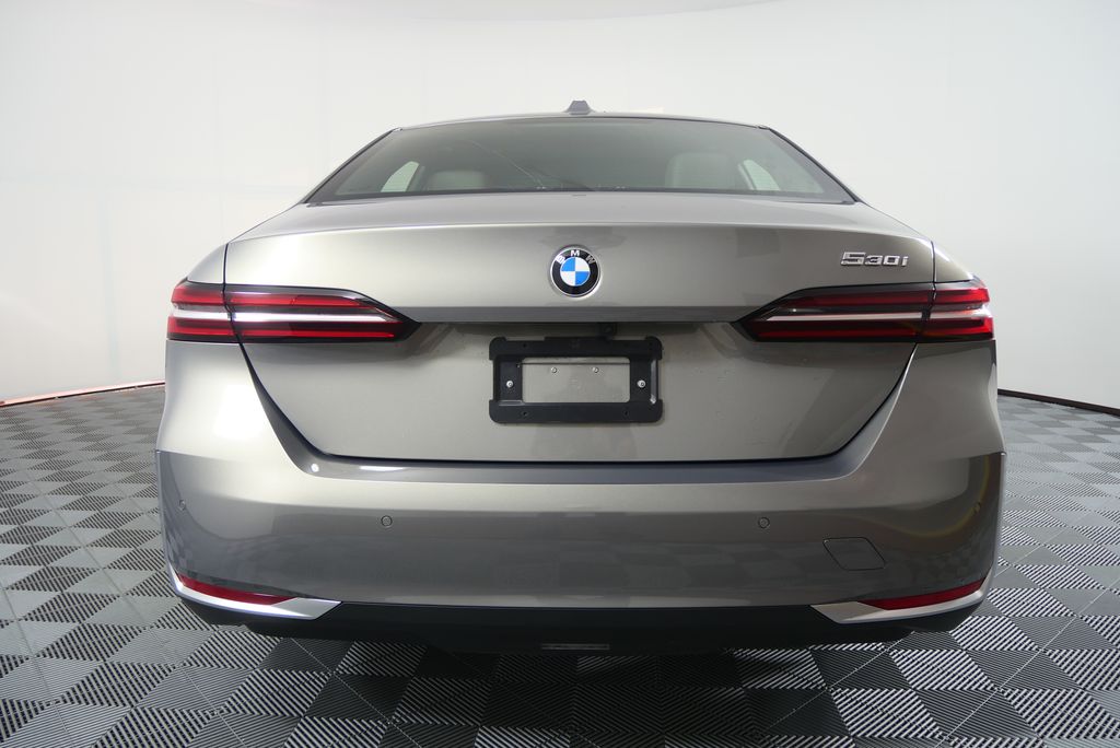 Thumbnail: 2024 BMW 5 Series - 4