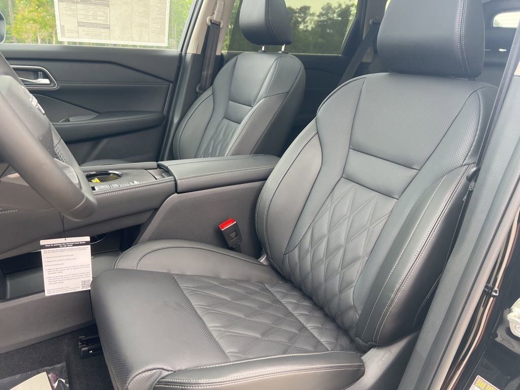 2025 Super Black Nissan Rogue Platinum FWD SUV